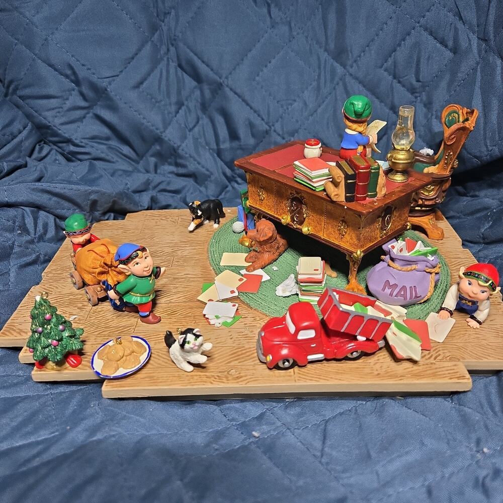 2001 Studio Limited Ed Santa's Desk - Hallmark Keepsake Collectors Club 11.5x7.5
